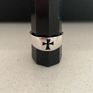 Sterling silver cross ring - 925 (size 11.5)